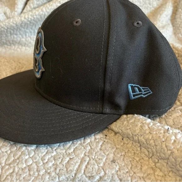 Boston Red Sox Hat - Picture 5 of 5